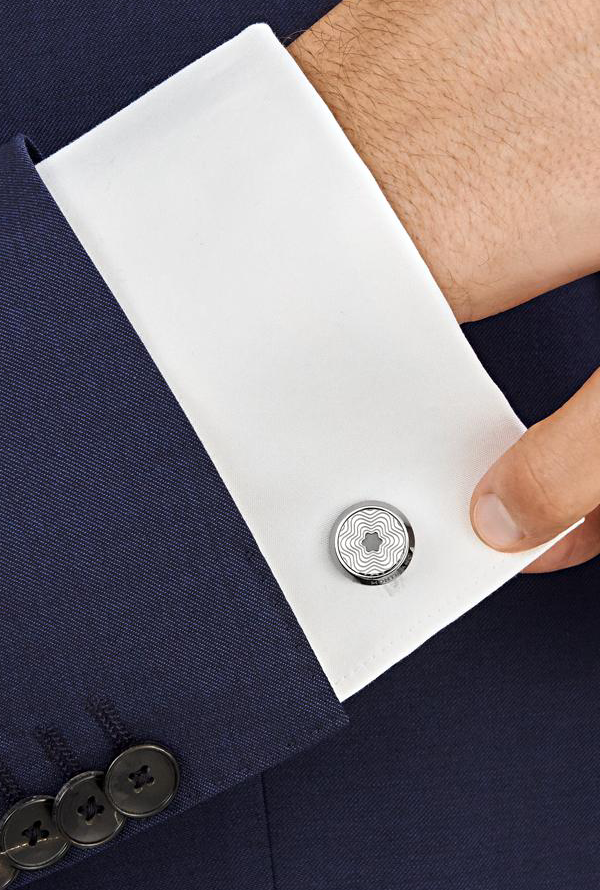 Cufflinks, round in stainless steel with exploding star pattern and mother-of-pearl snowcap emblem