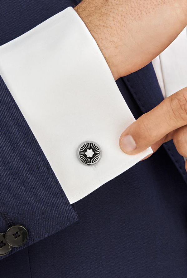 Cufflinks, round in stainless steel with ray pattern and mother-of-pearl snowcap emblem